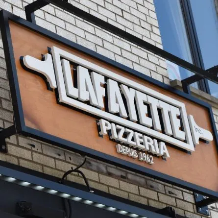 Devanture de la pizzeria